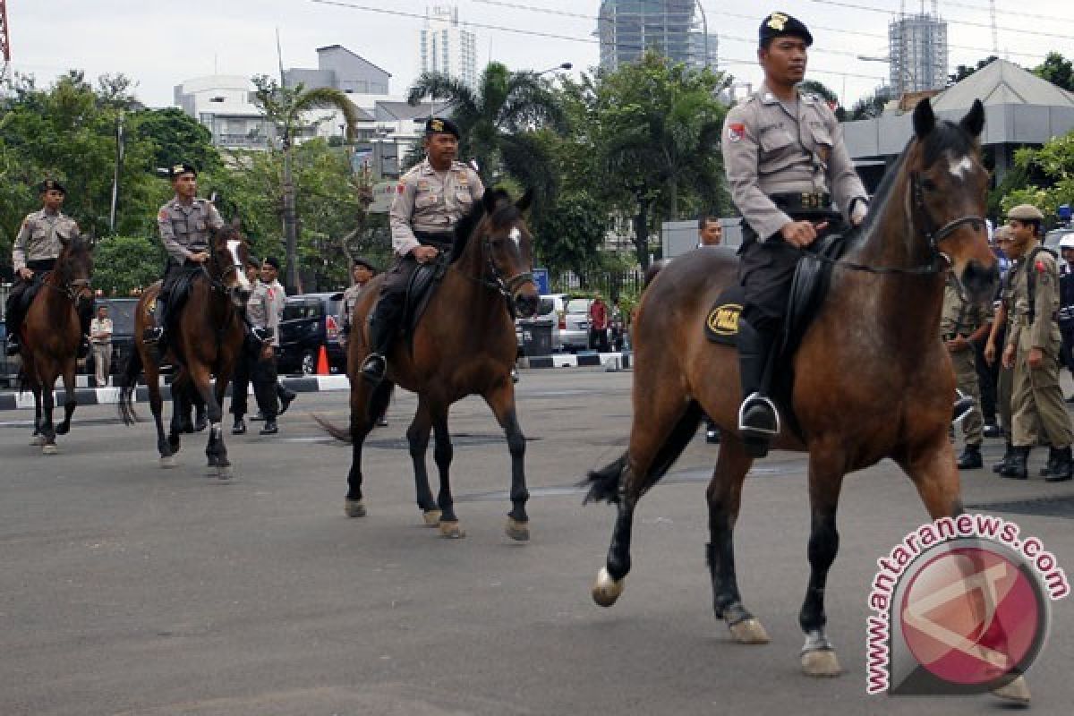 Polisi meninggal dunia ulah perusuh penggemar sepak bola