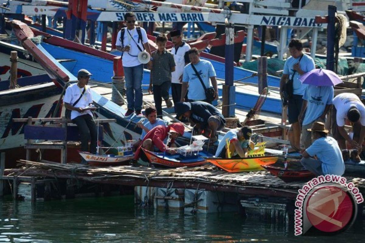 Nelayan Trenggalek Gelar Lomba Balap  Kapal Mini