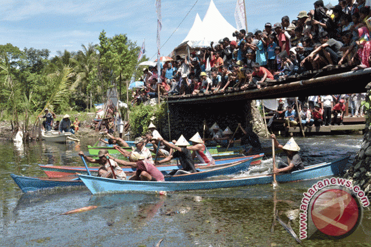 Jayapura gelar lomba dayung tradisional peringati HUT Kemerdekaan