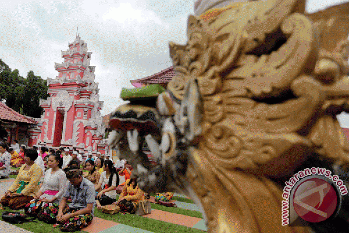 Pasar tradisional di Bali ramai jelang hari raya Kuningan