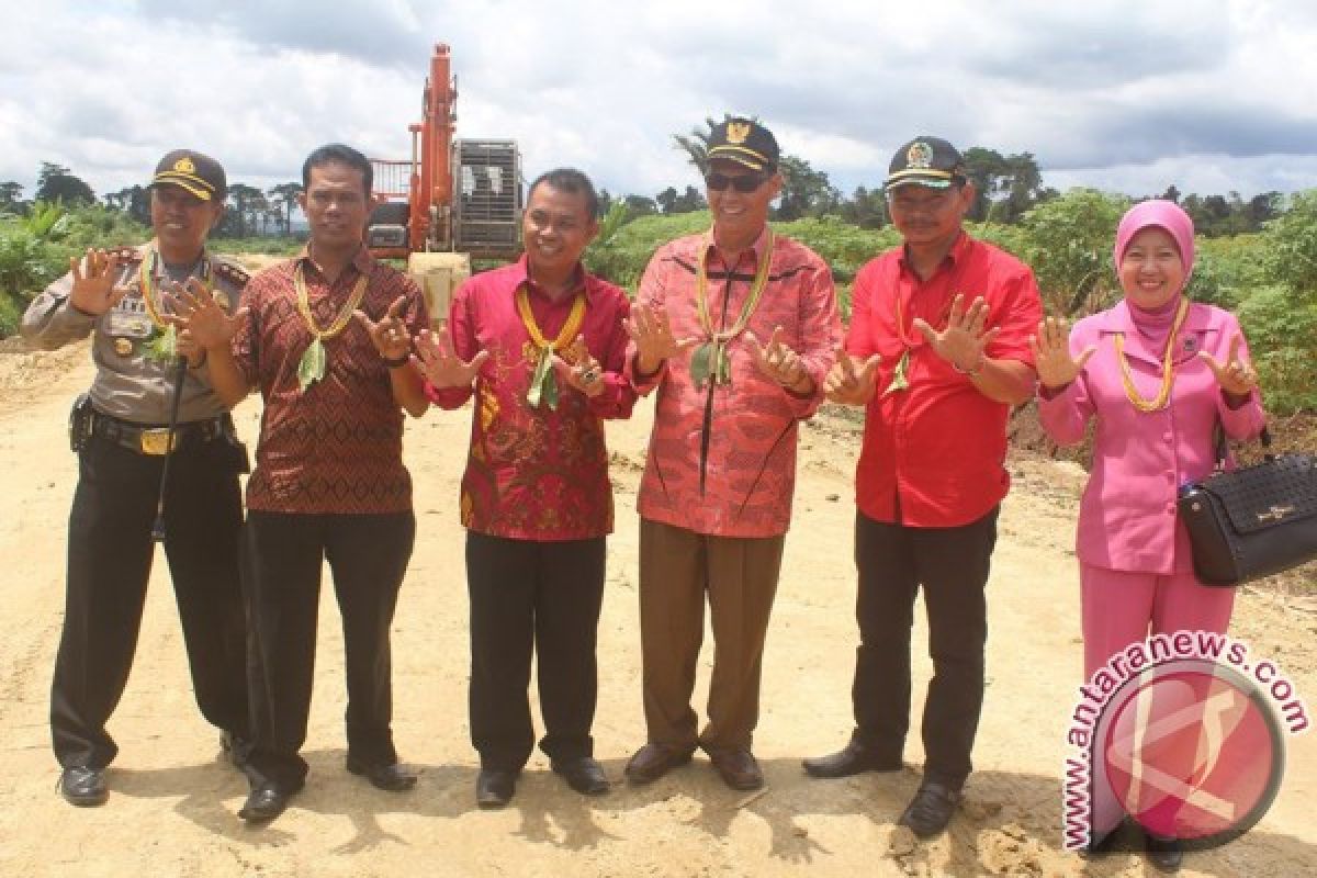 Menkes Luncurkan Tujuh Pesan SIKEREI di Mentawai