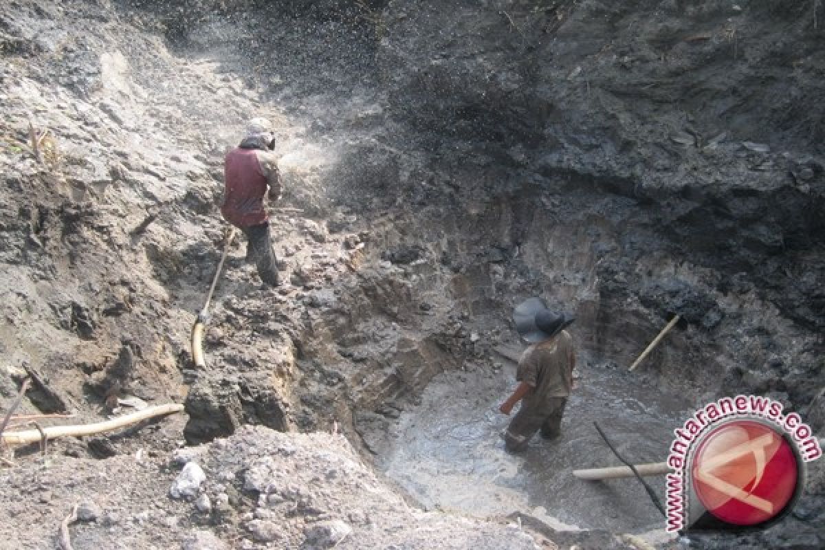 Penambang Liar Rusak Ruas Jalan Provinsi