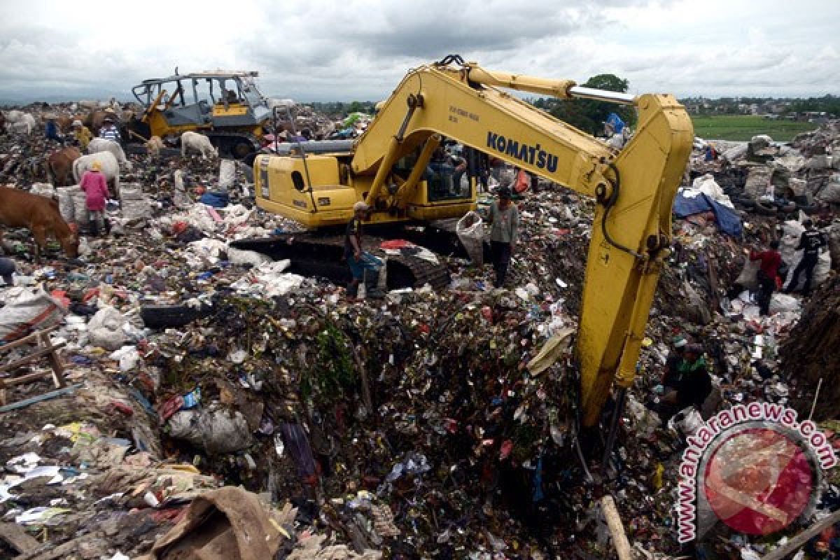 Penataan Sampah Bekasi Terkendala Kerusakan Alat Berat