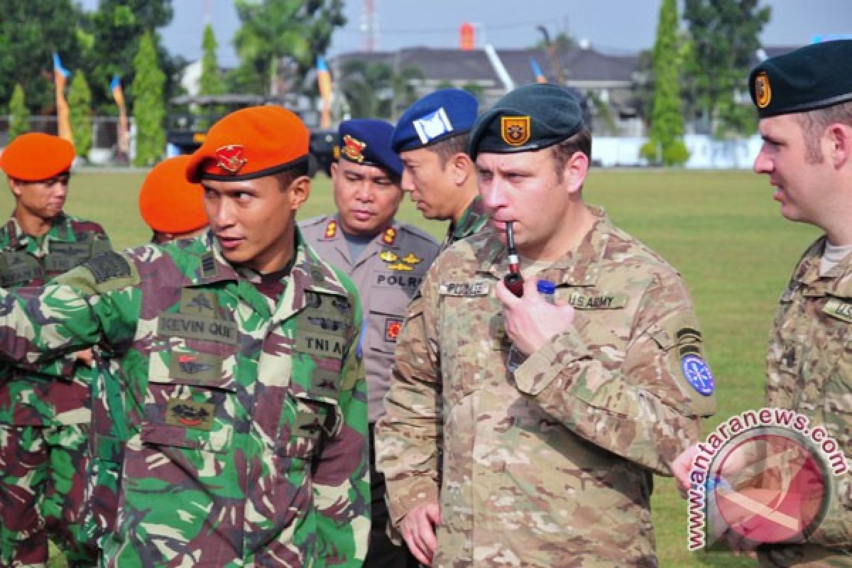 Pasukan elit Indonesia-Amerika simulasi bebaskan sandera