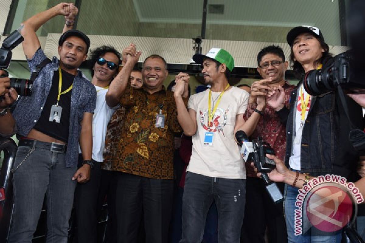 Slank band holds concert to oppose revision of anti-corruption law