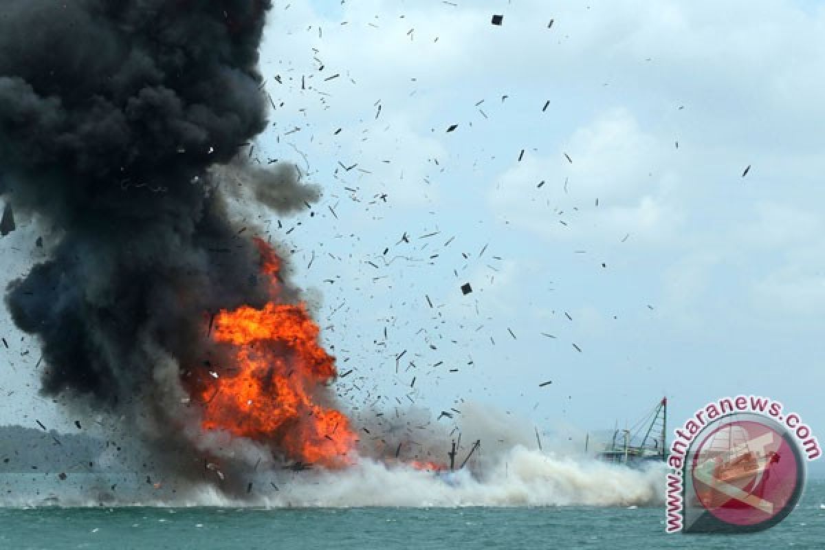 TNI AL tenggelamkan 10 kapal di Batam