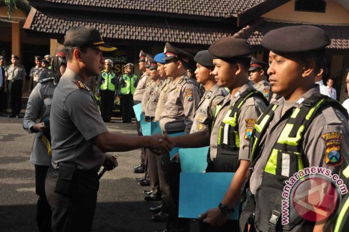 Kapolres Jember Beri Penghargaan 17 Anggota Berprestasi - ANTARA News ...