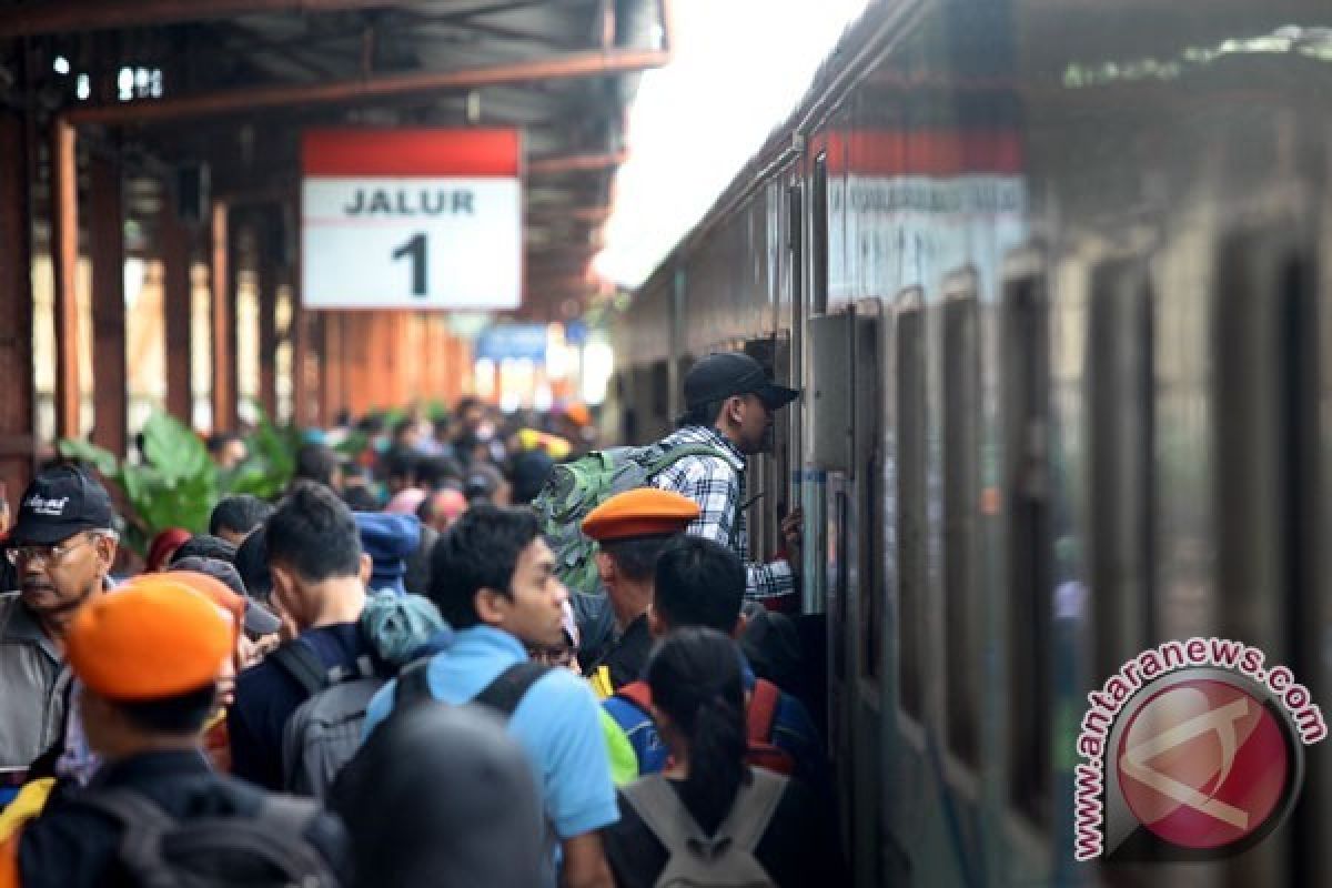 10 Kereta Tambahan Akan Singgahi Stasiun Bumiayu