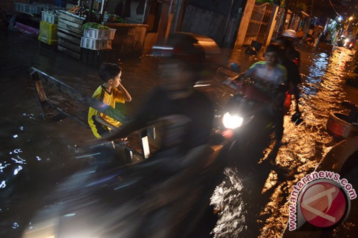 Kawasan Perumahan Elit Surabaya Barat Terendam Banjir