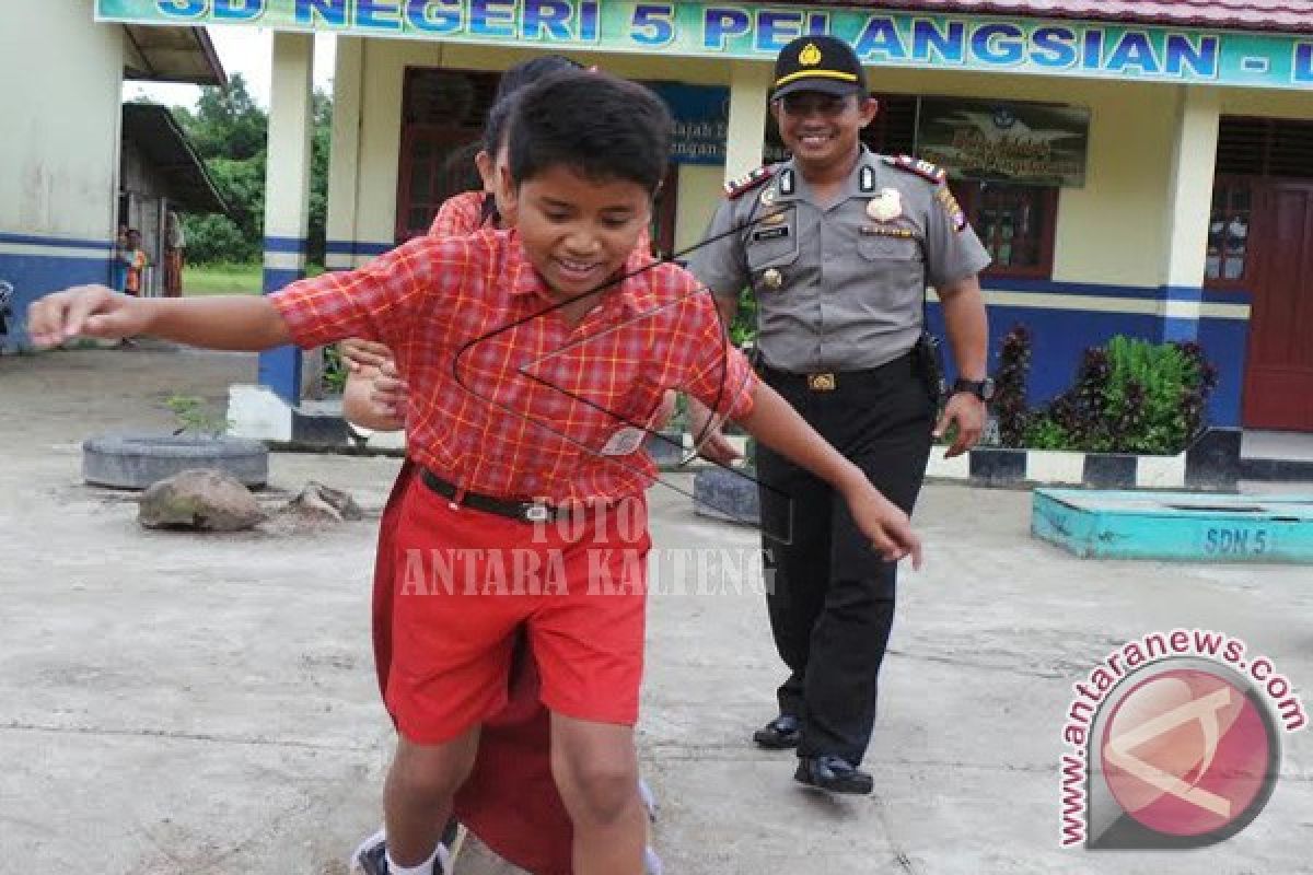 Polisi Masuk Sekolah