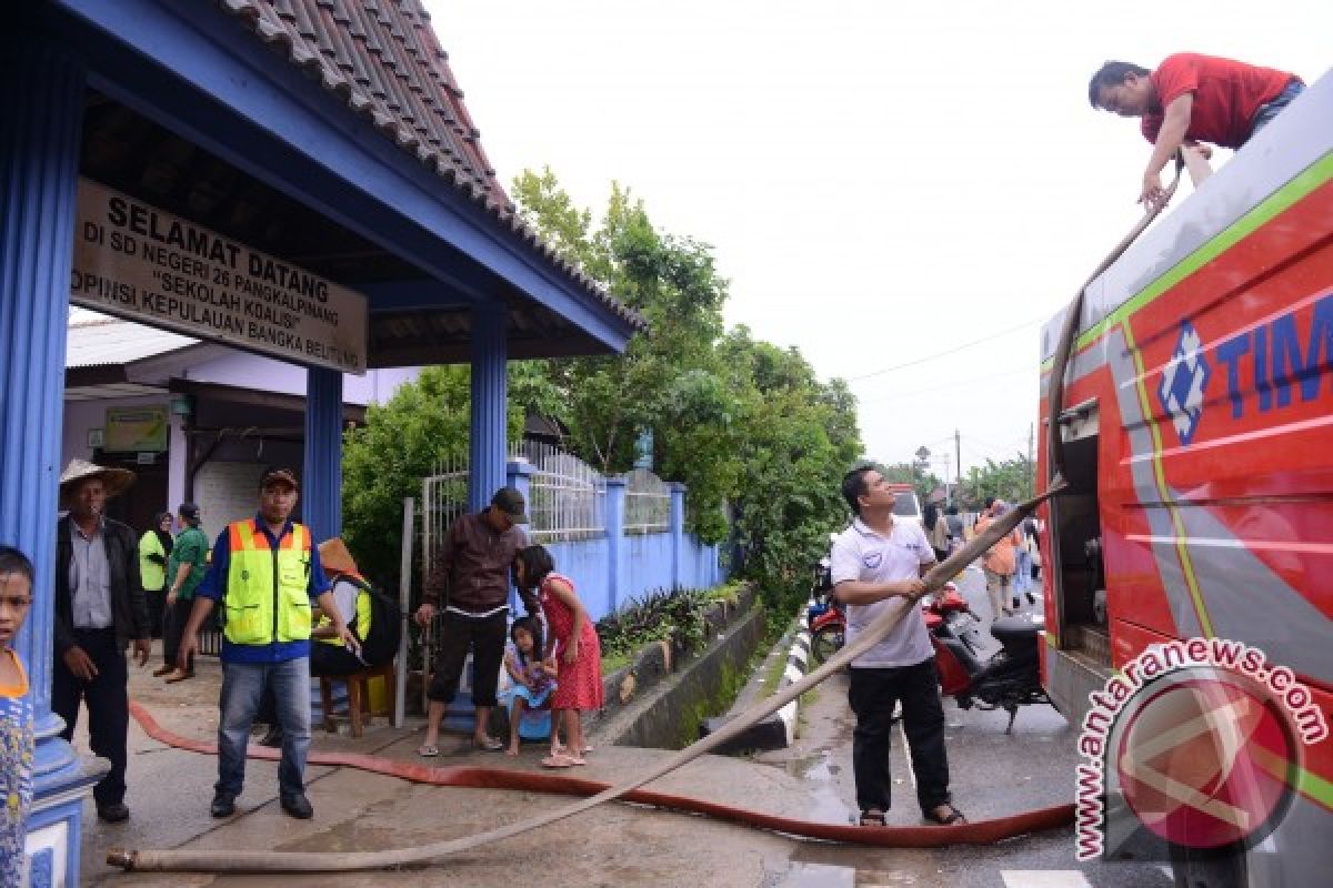 PT Timah Bantu Korban Banjir Bangka Barat