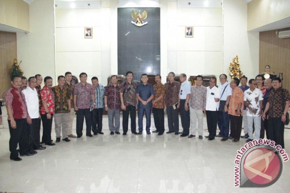 DPRDTulungagung  belajar APBD di Manado