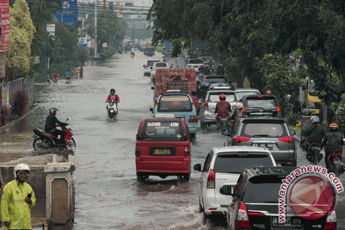 BMKG prediksi hujan guyur Jakarta hingga malam