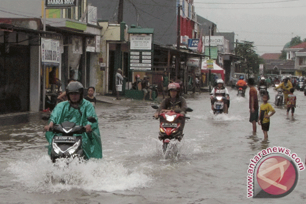 Banjir terjang puluhan rumah di Telukpucung Bekasi