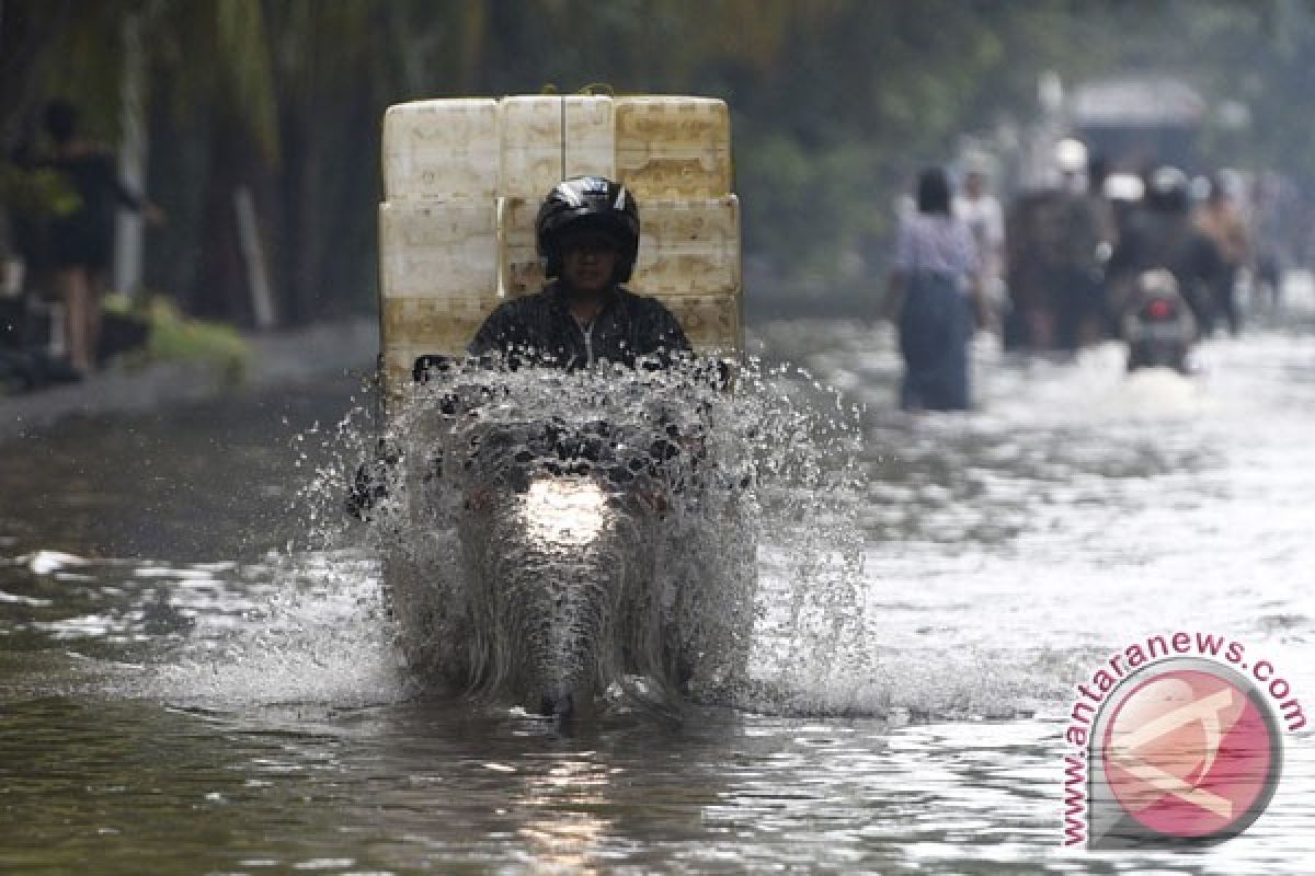 Banjir dan longsor menimpa beberapa sudut Kota Bogor