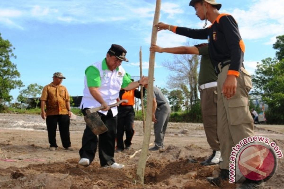 Yusran Aspar Gelar Aksi Tanam Pohon