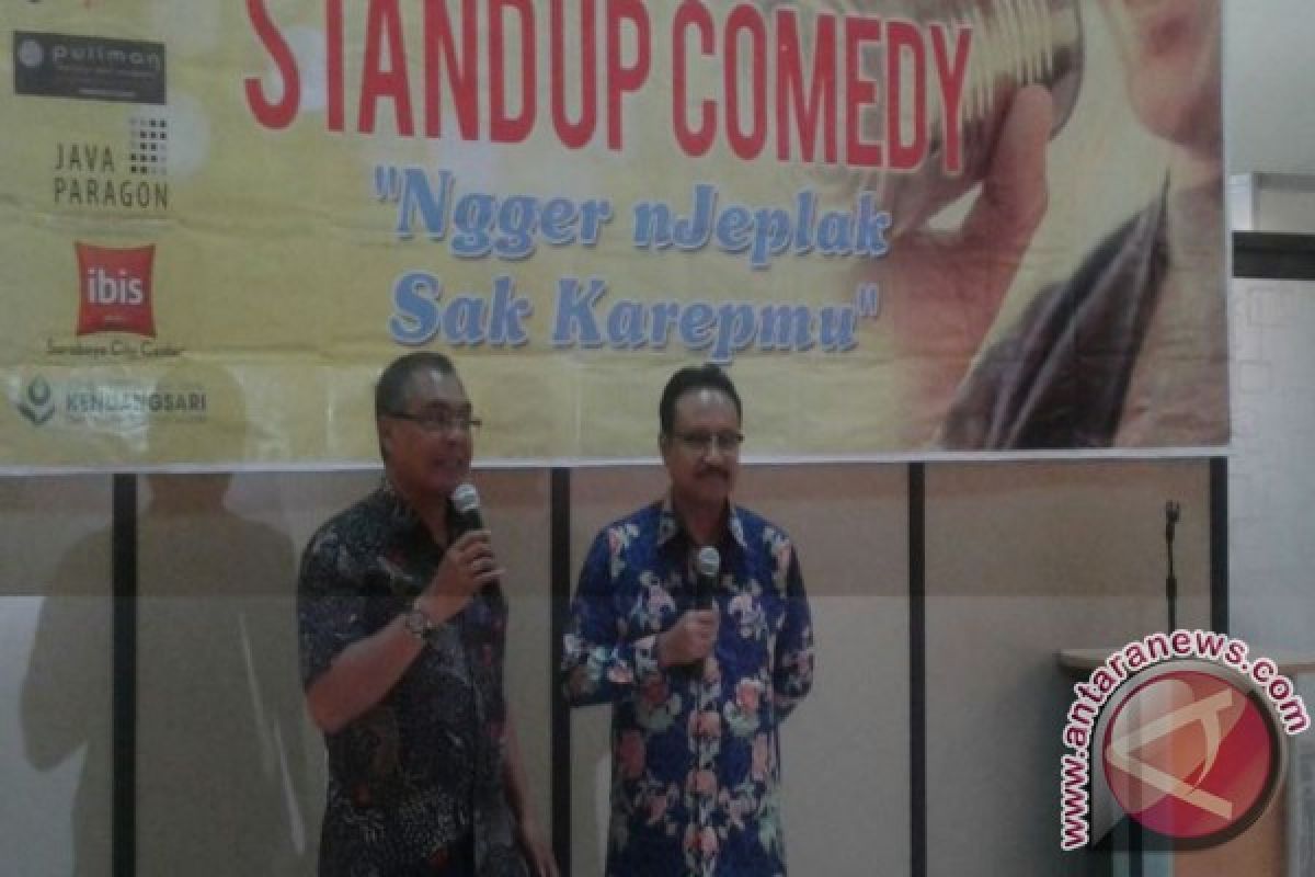 Puluhan Wartawan Ikuti Stand-Up Comedy PWI Jatim