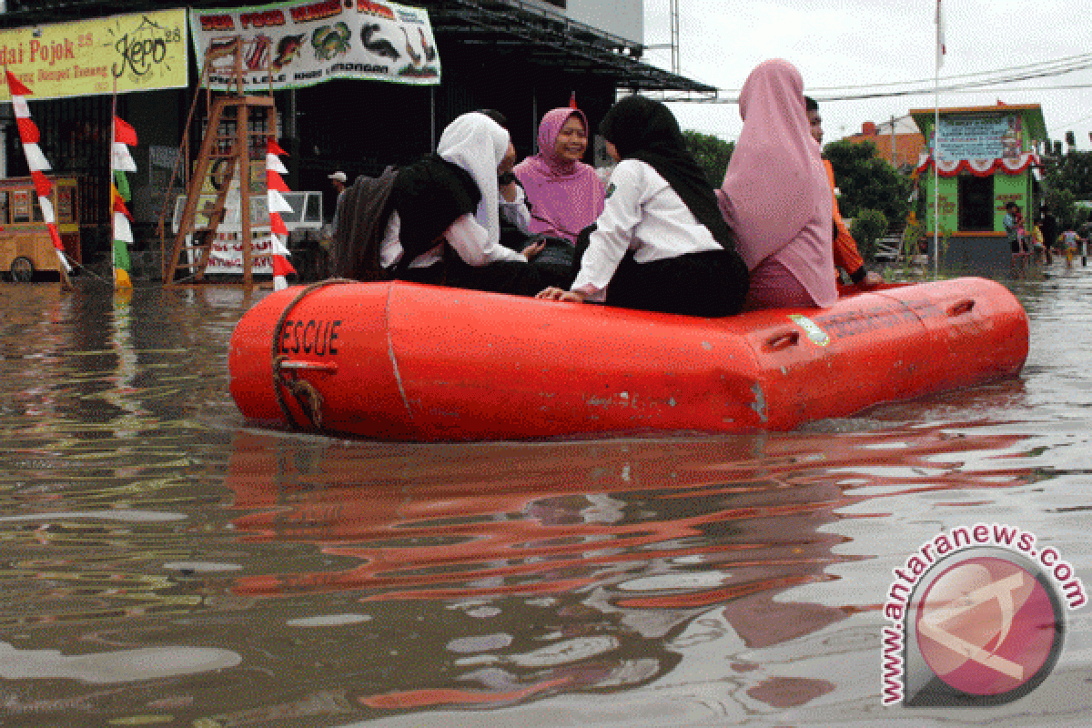 Floods inundate 10 villages in Tangerang