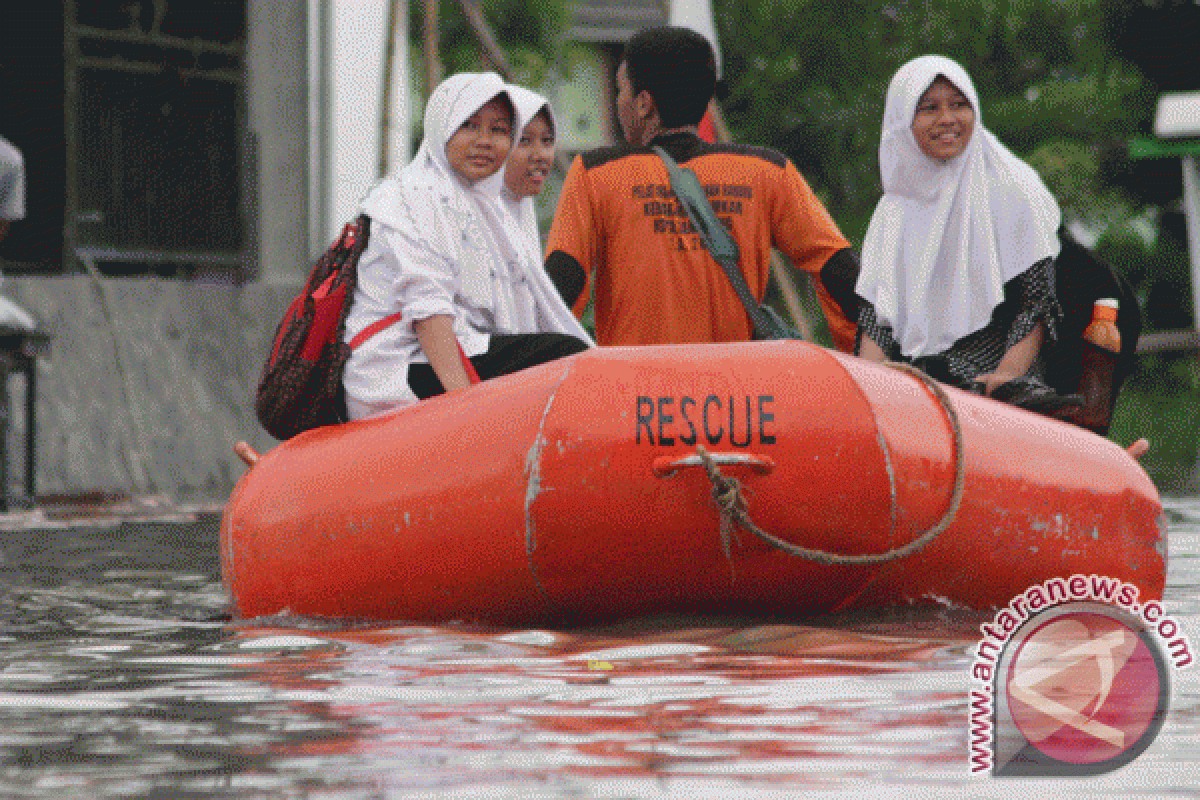 Banjir di Gresik masih rendam tiga desa