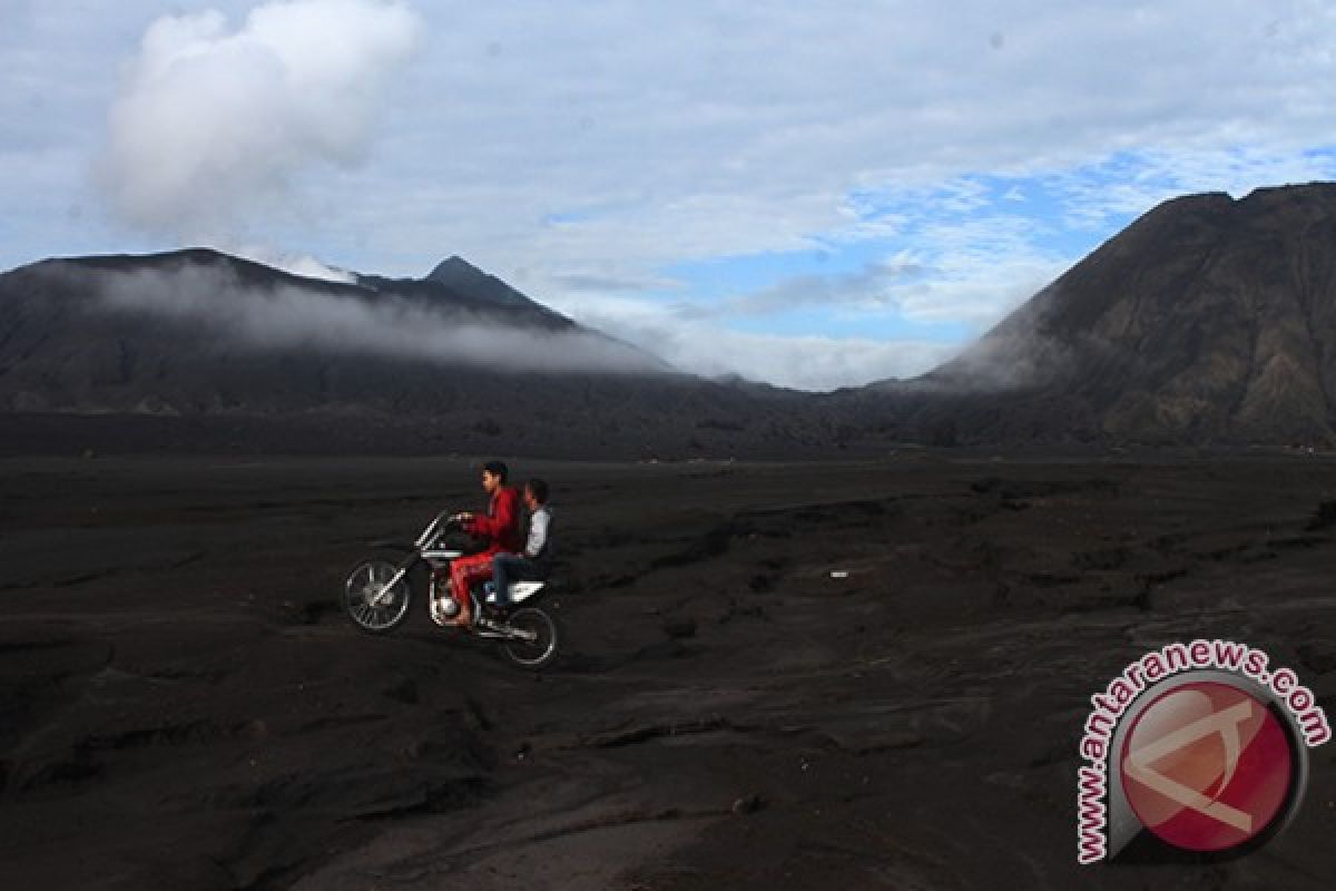 Disbudpar Imbau Wisatawan Patuhi Petugas di Bromo