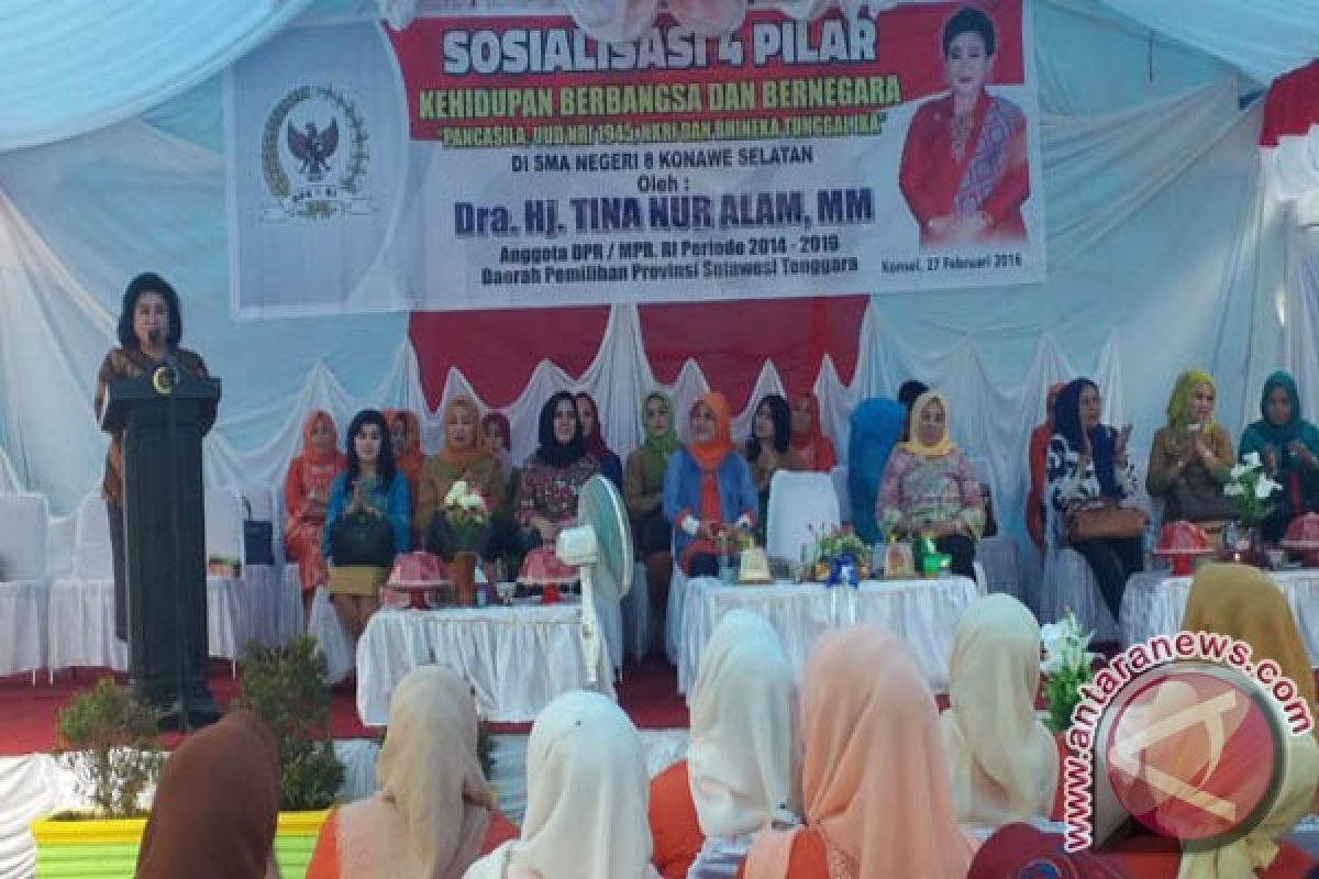 Tina Sosialisasikan Empat Pilar Di SMA 8 Konsel