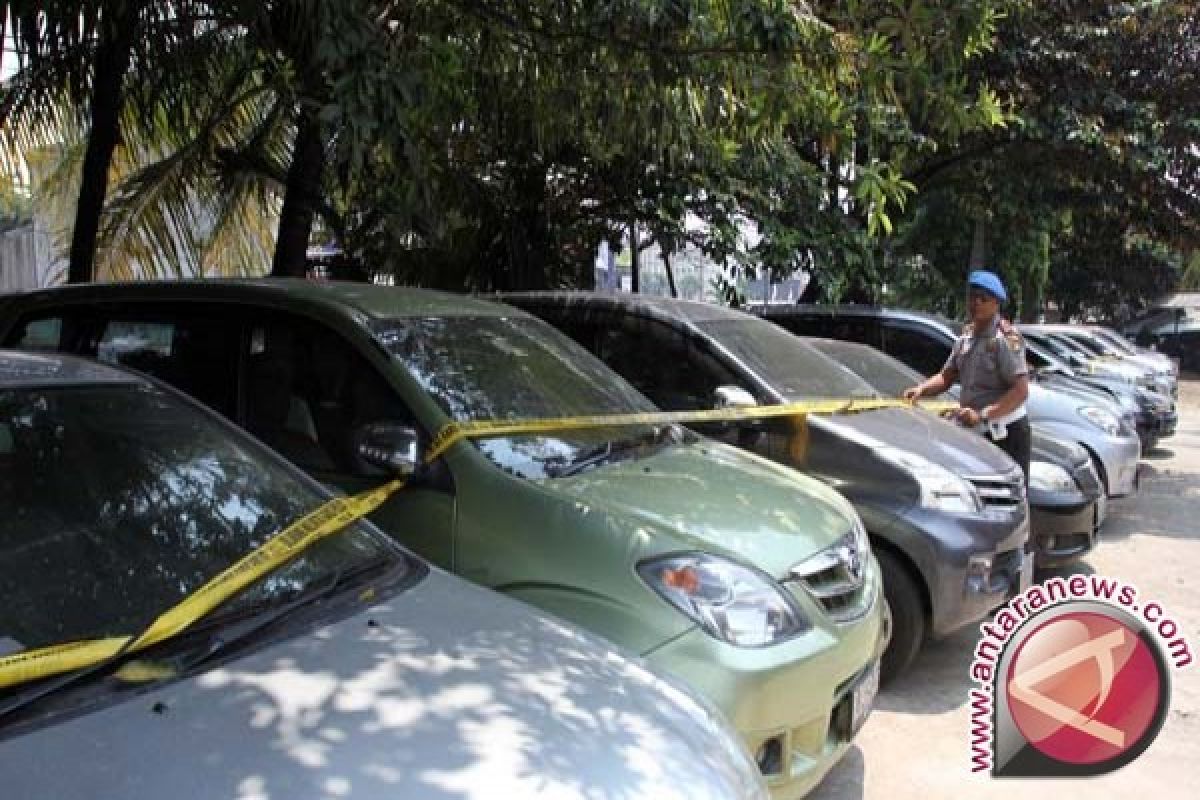 Tiga mobil ditemukan di tengah hutan Aceh Timur