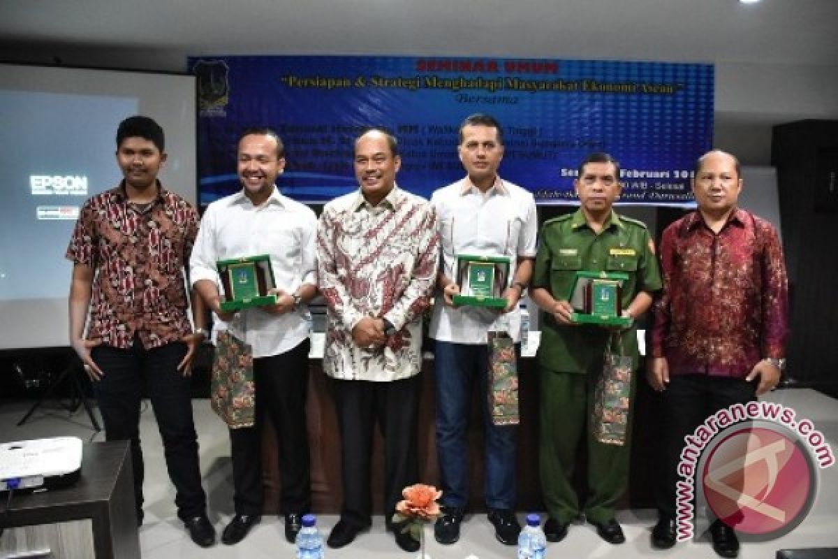 Walikota Buka Seminar Umum Persiapan,Strategi Hadapi MEA