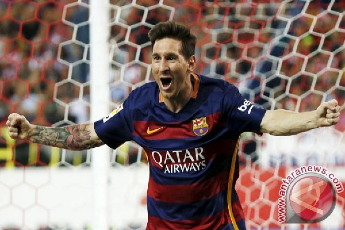 Messi dan Pique antar Barca tundukkan Sevilla 2-1