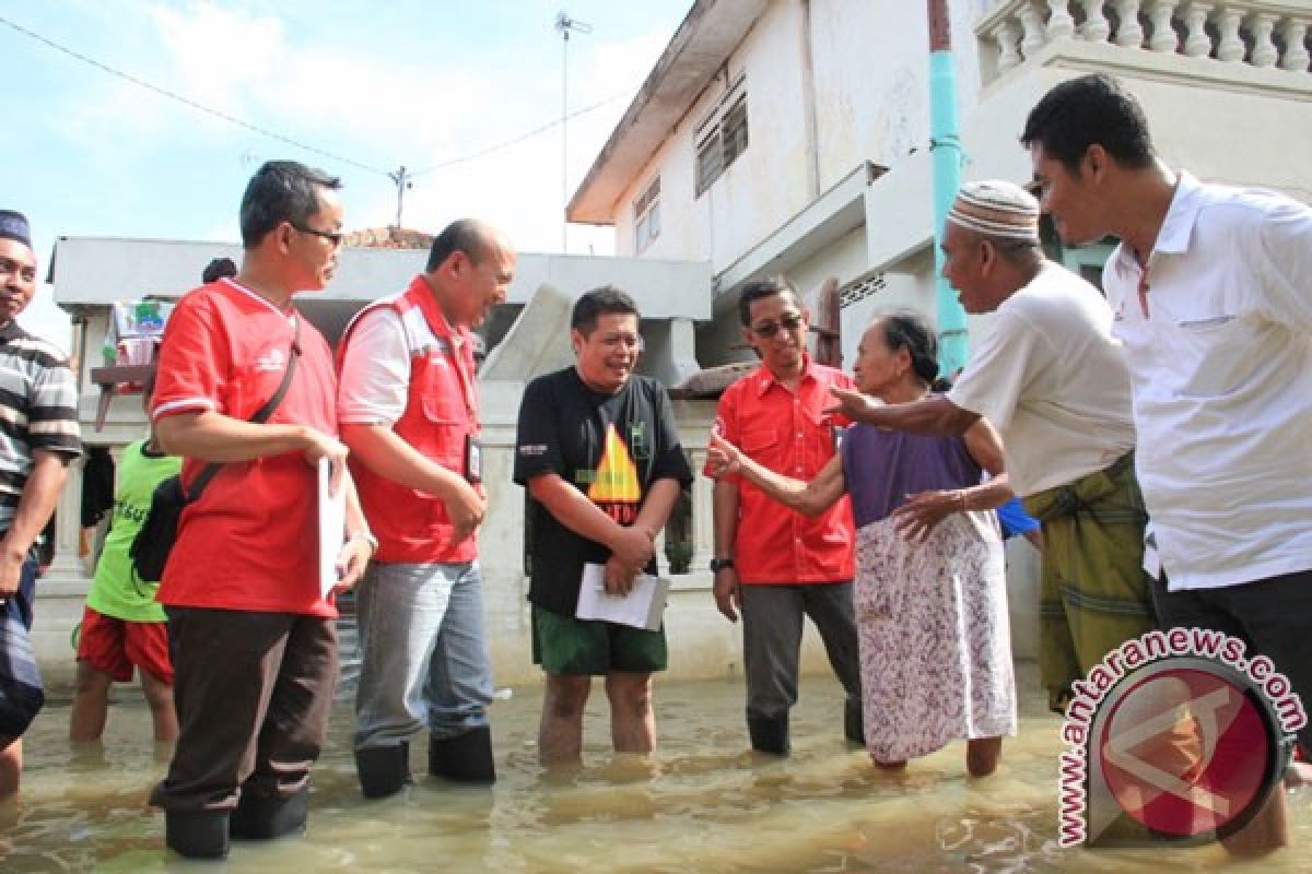 Telkom Salurkan Bantuan Pada Korban Banjir