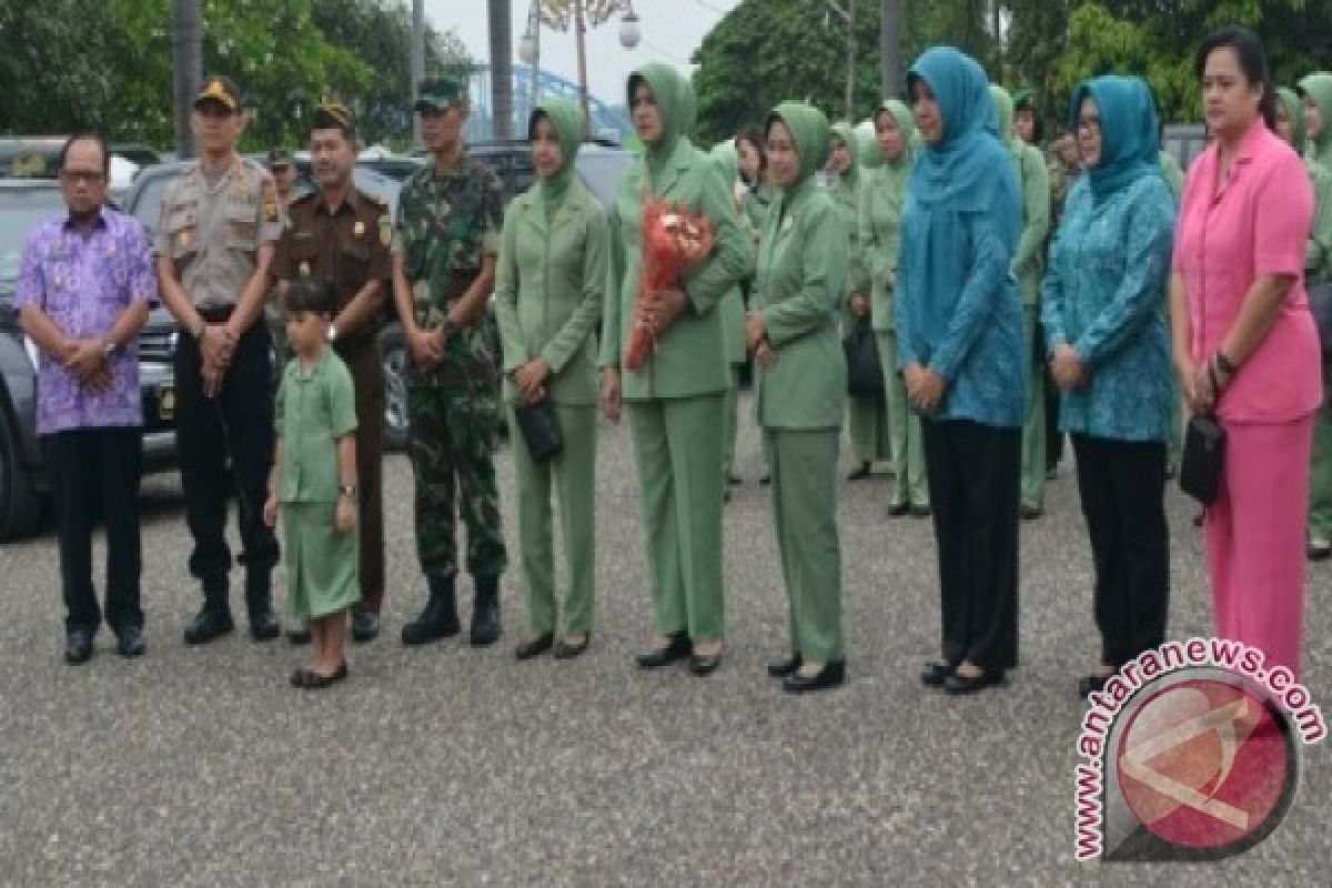 Ketua PKK  Sarolangun sambut istri Pangdam 