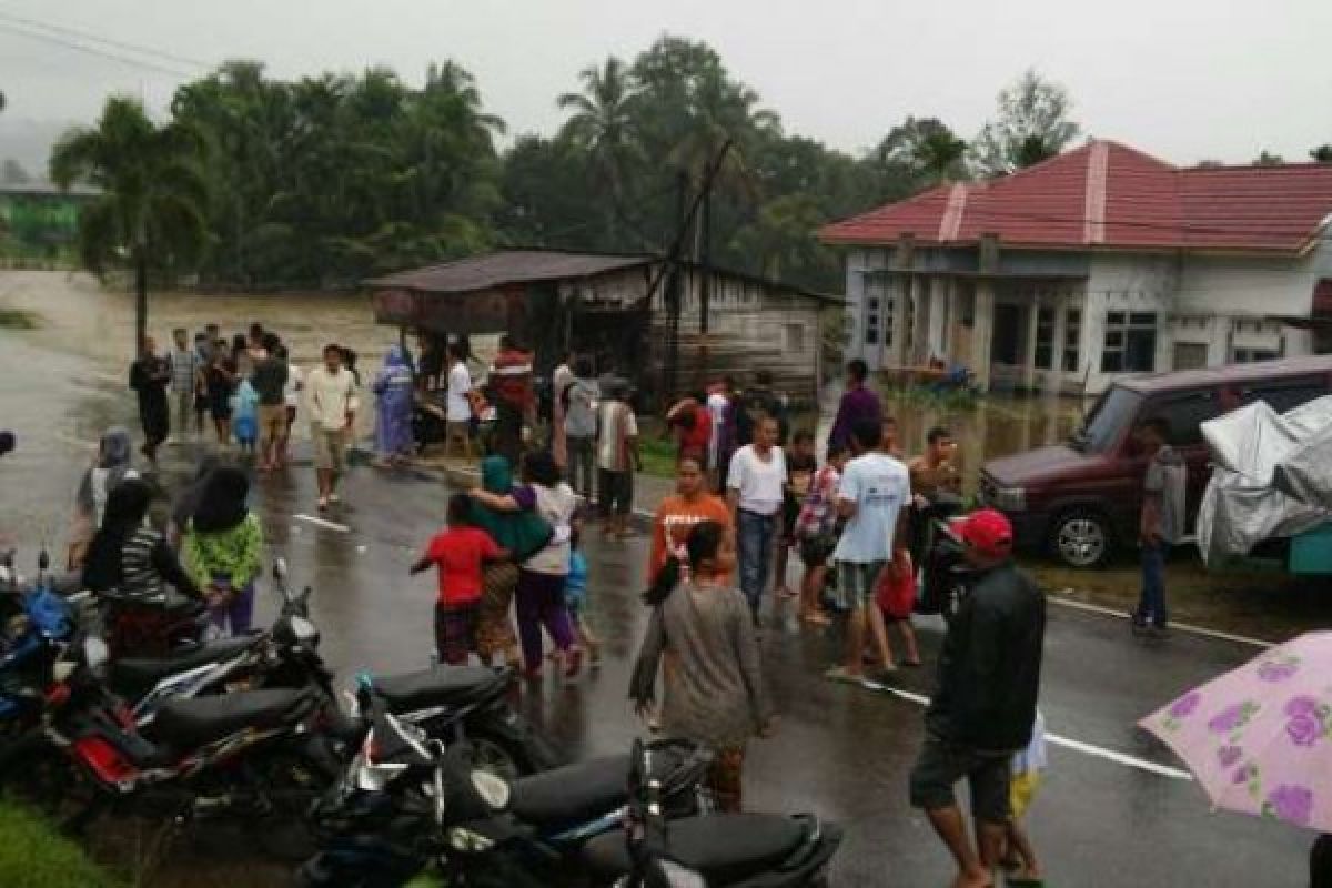 Banjir Jalan Riau-Sumbar di Pangkalan, Kiliran Jao Jadi Jalur Alternatif