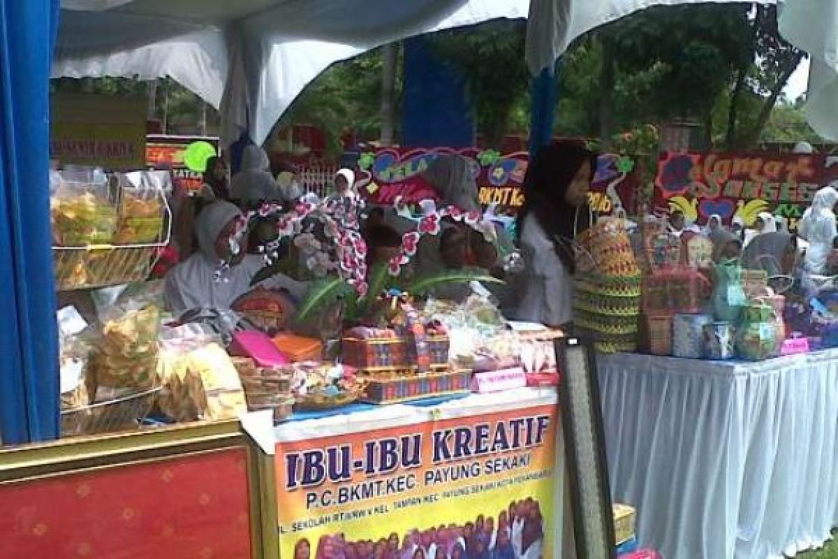 Bazar BKMT Tampilkan Kerajinan Kaum Ibu-Ibu 12 Kecamatan di Pekanbaru