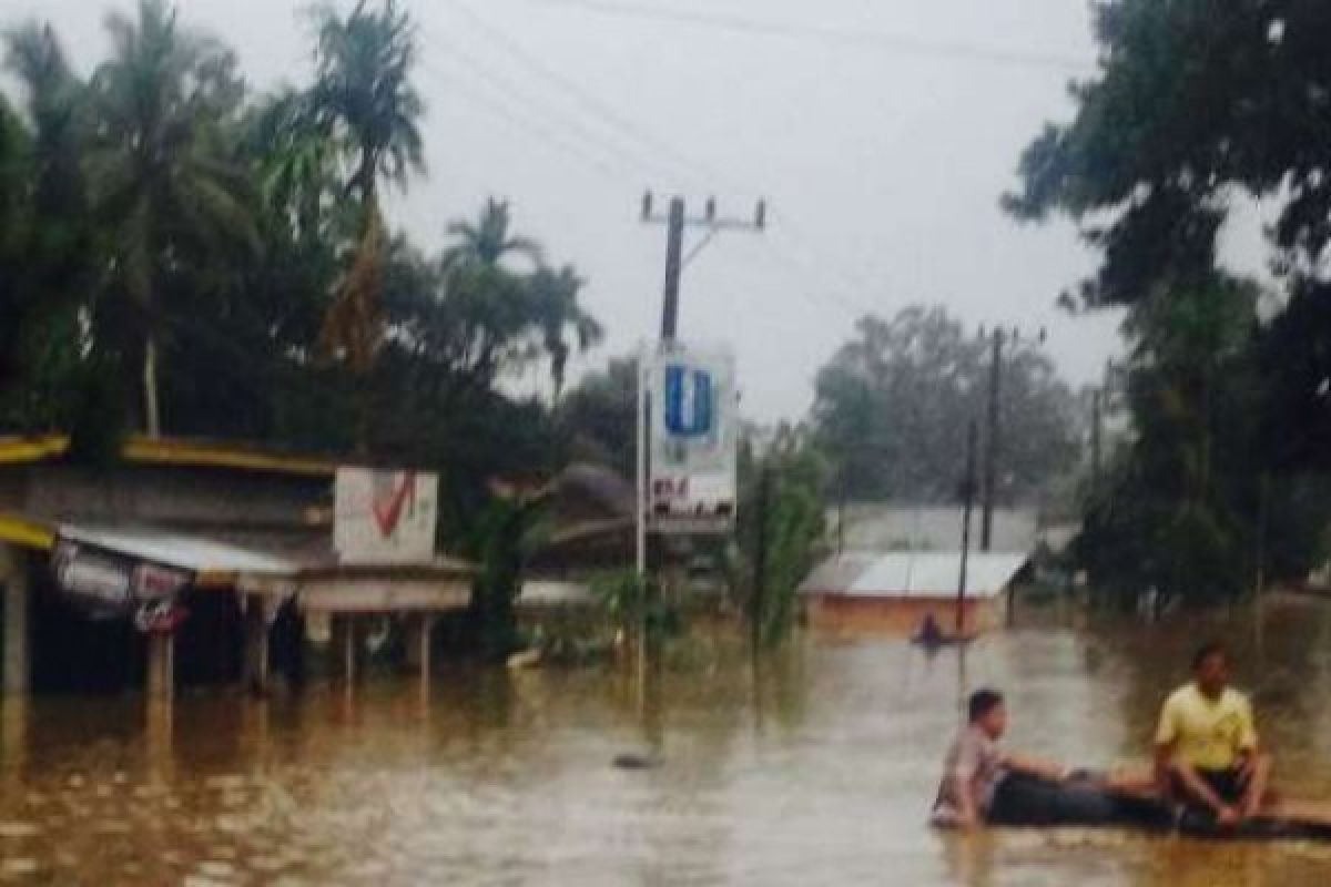 Banjir Lumpuhkan Lalu Lintas Jalur Riau-Sumbar, TKP di Pangkalan