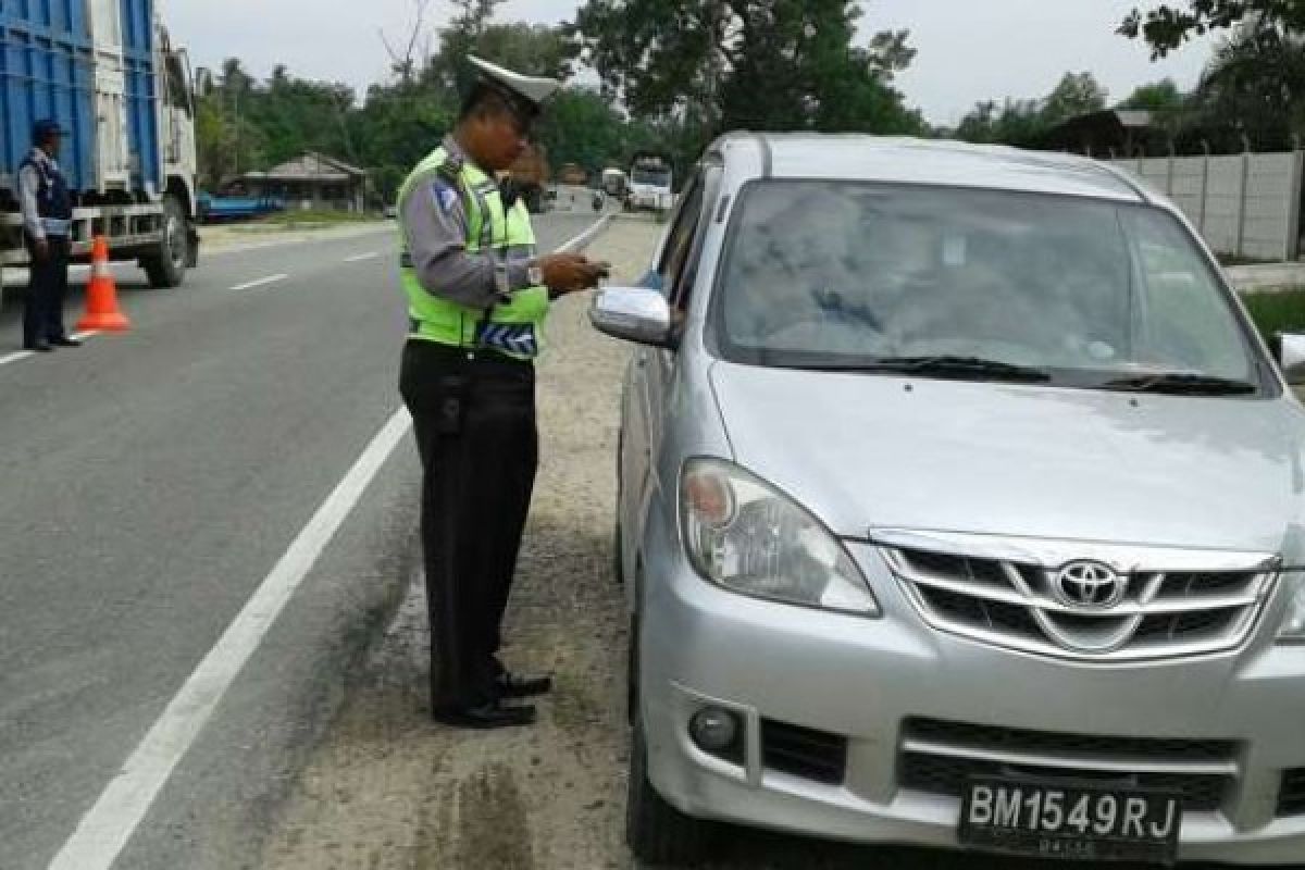 Razia Jalur Lintas Riau, Puluhan Mobil Penumpang dan Barang Terjaring
