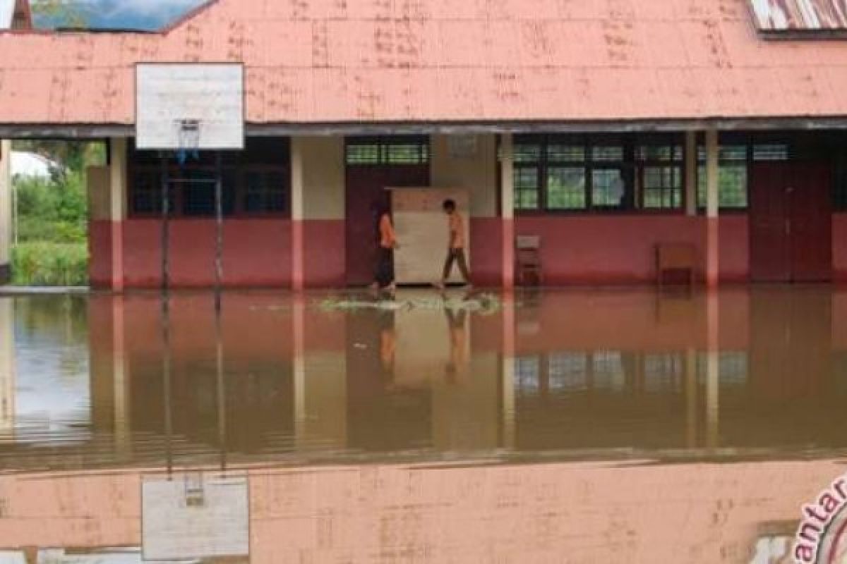  Pascabanjir Aktifitas Pendidikan dan Perlayanan Masyarakat Kampar Masih Lumpuh