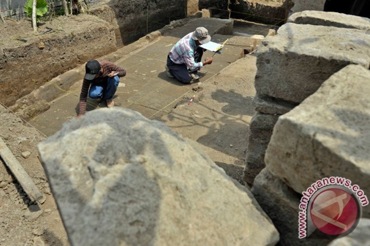 Arkeolog temukan sisa candi abad ke-14 di Badung