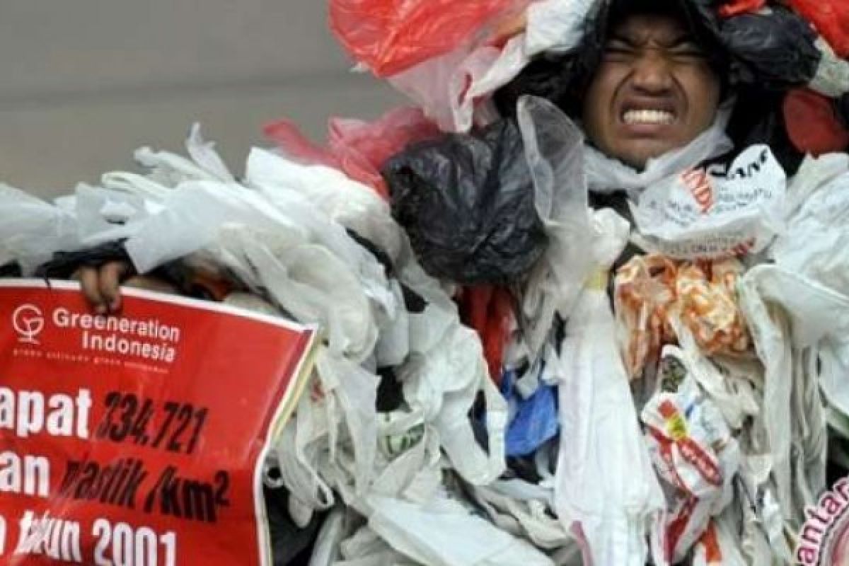 Pemko Dumai Dukung Kebijakan Plastik Berbayar, Kerja Petugas Kebersihan Berkurang