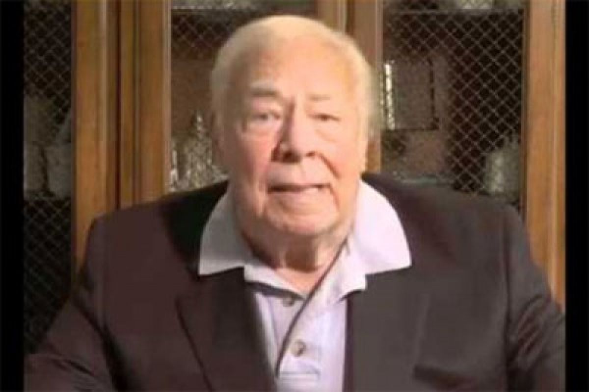 Aktor "Naked Gun" George Kennedy meninggal dunia