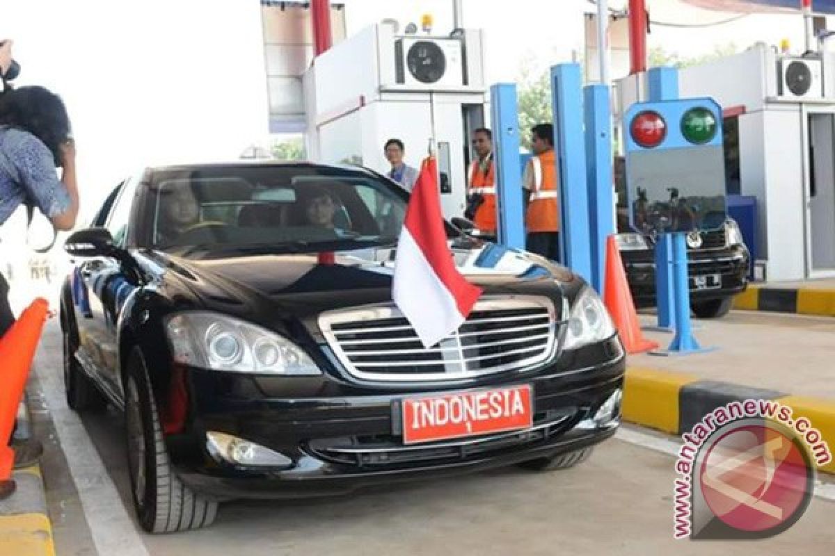 Presiden Jokowi Tiba di Bandara Rembele