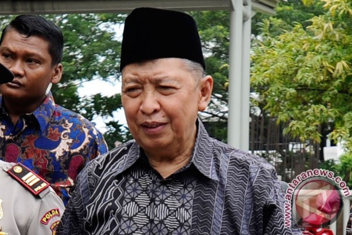 Hamzah Haz Jenguk Anaknya