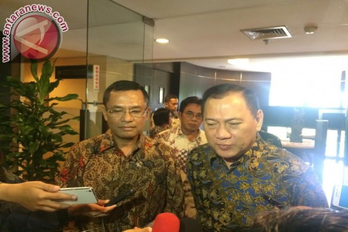 Gubernur BI minta industri bertransaksi pakai rupiah