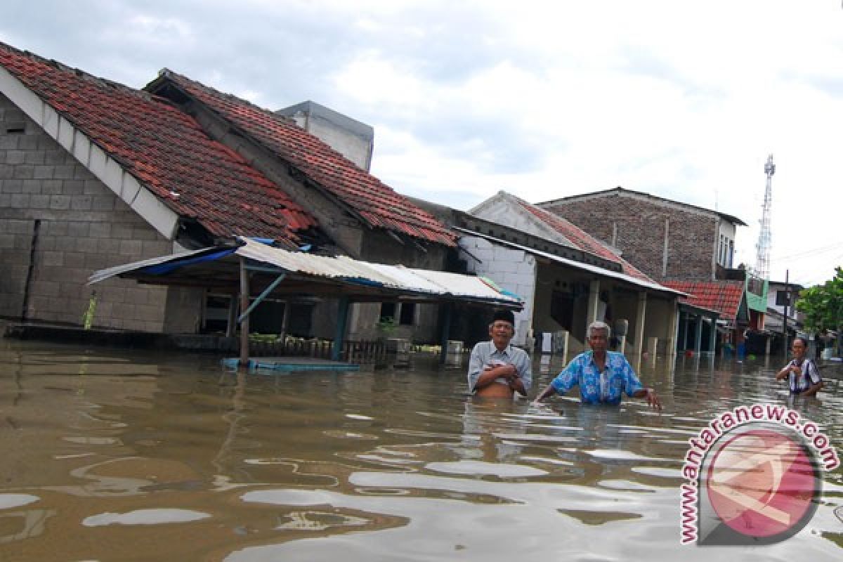 Banjir Kuningan surut dini hari