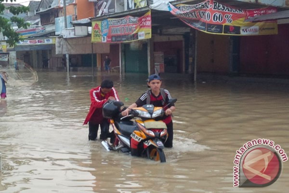 Banjir Kembali Landa Permukiman Bantaran Kali Bekasi