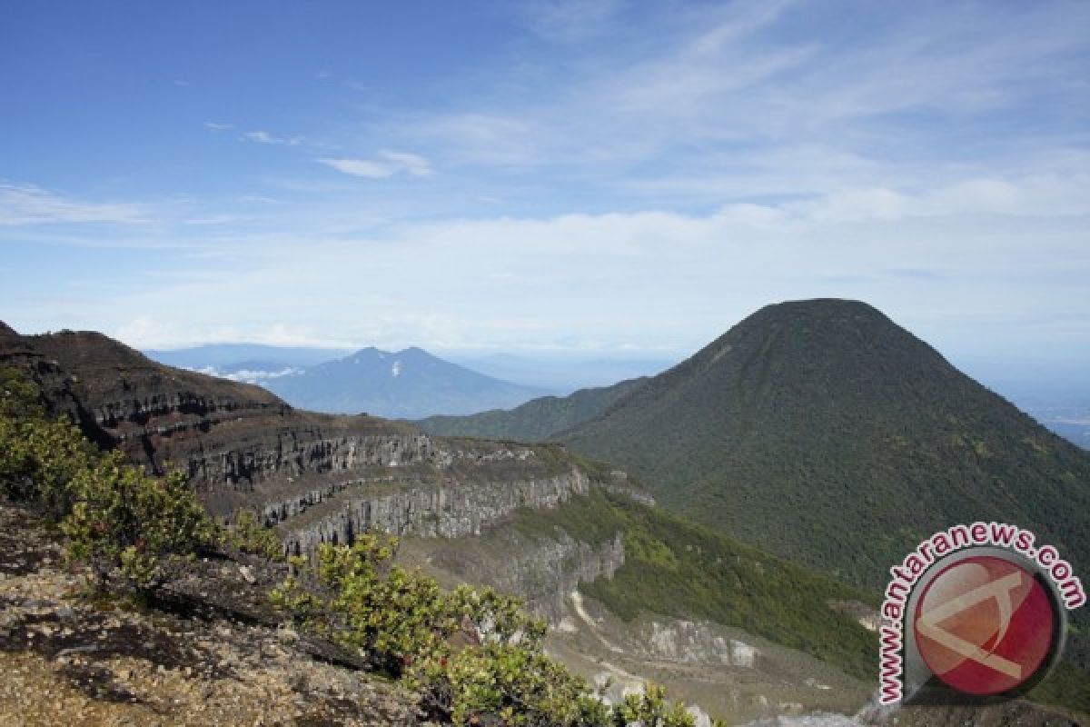 Kementerian Pariwisata Benahi Tujuh Taman Nasional