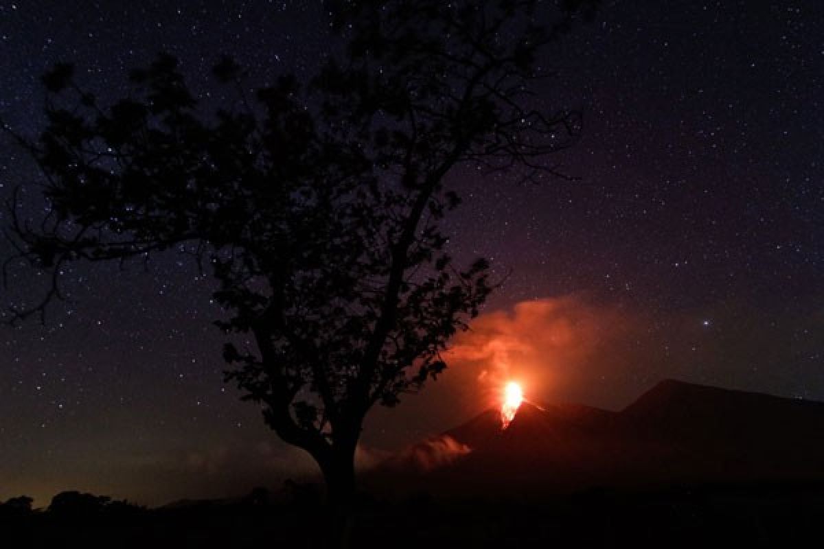 Gunung meletus di Guatemala, 300 orang dievakuasi