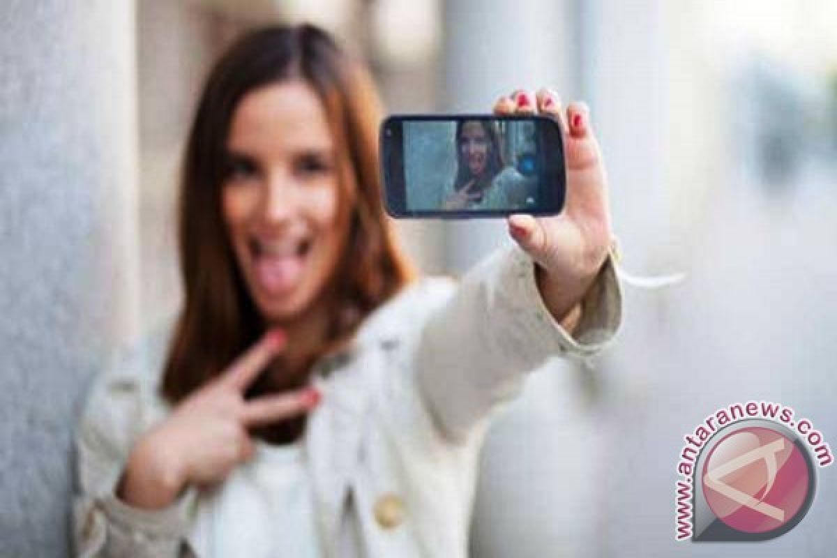 Penyuka selfie anggap dirinya lebih menarik