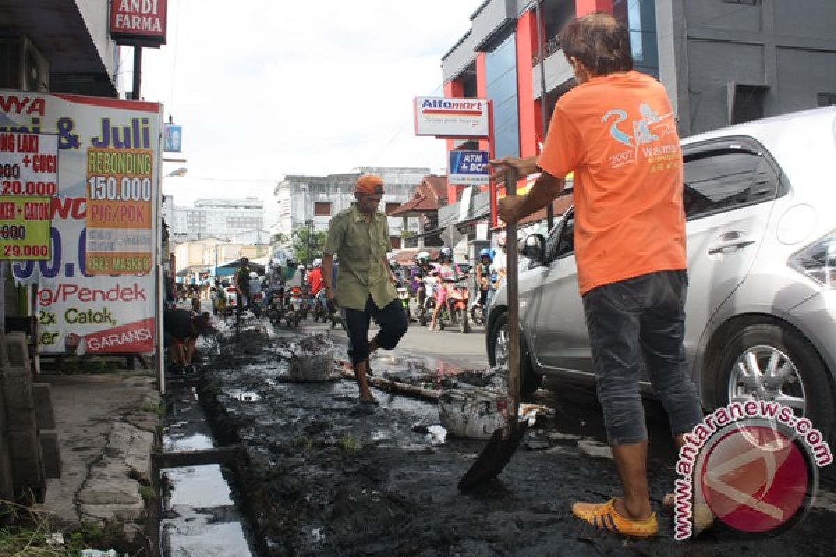 Banjarmasin Lakukan Pemeliharaan Drainase 