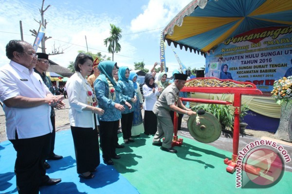 Pemkab Bantu Motor Bak Sampah Desa Pakraman