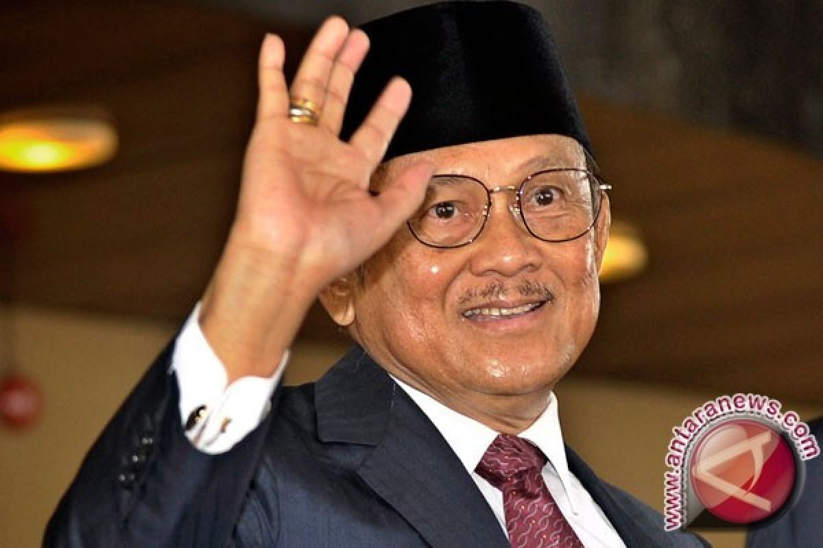 BJ Habibie Opname Terinfeksi Bakteri