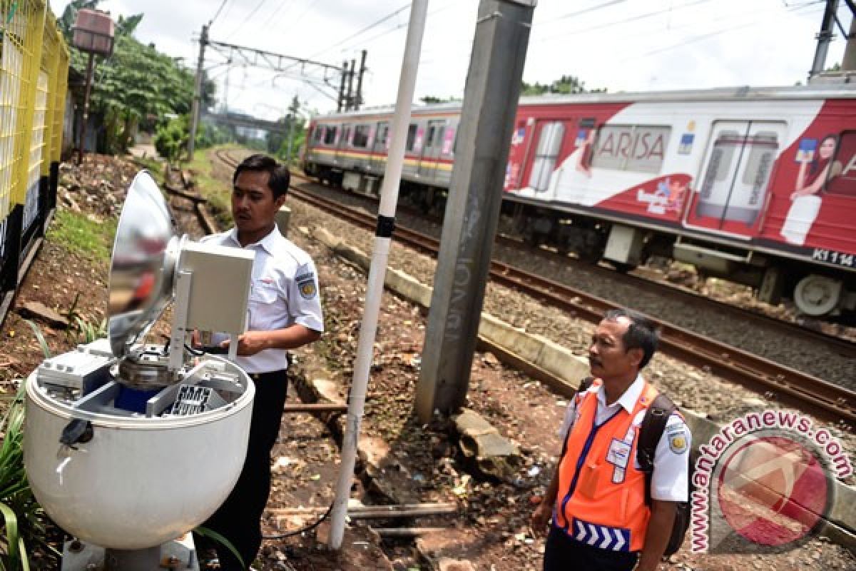 Seorang perempuan tua meninggal akibat tersambar kereta api